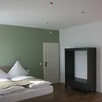 מלון Gruener Baum 2*