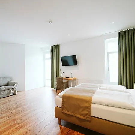 Hotel Gruener Baum 2*