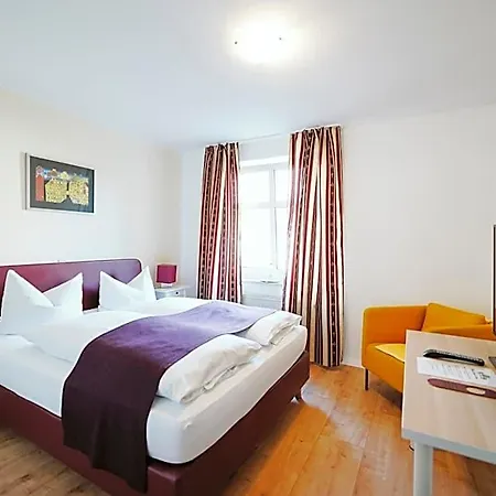 Hotel Gruener Baum 2*