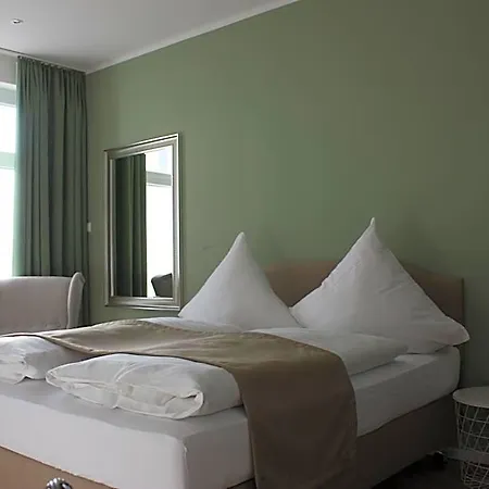 Hotel Gruener Baum 2*