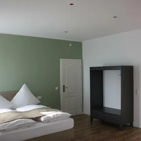 Hotel Gruener Baum 2*
